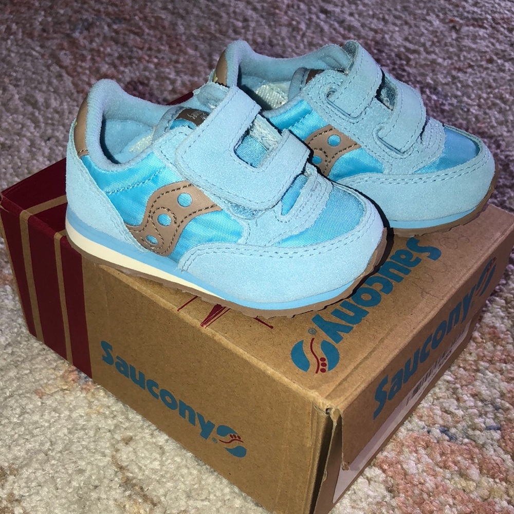 Saucony infant shoes, Size 4M - new in box.